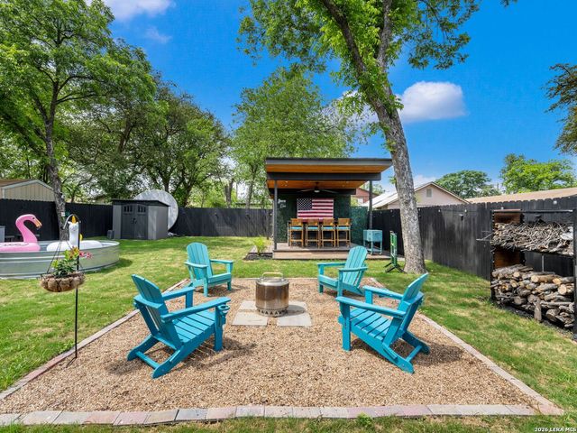 211 W LUBBOCK ST, San Antonio, TX 78204