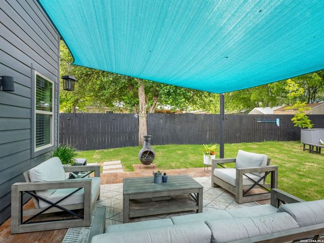 211 W LUBBOCK ST, San Antonio, TX 78204