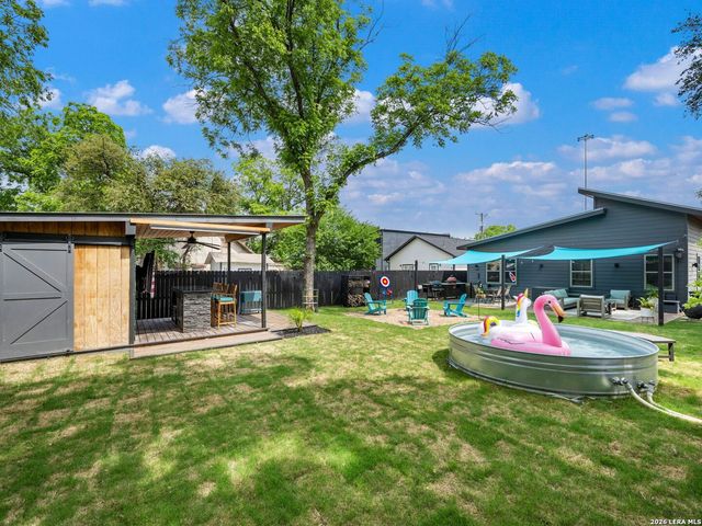 211 W LUBBOCK ST, San Antonio, TX 78204