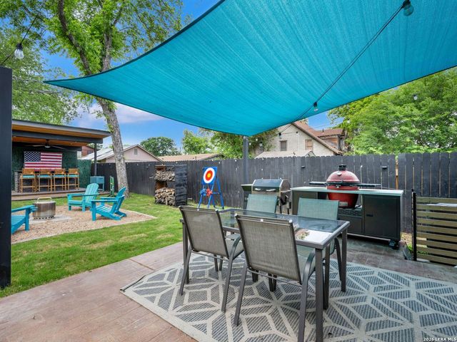 211 W LUBBOCK ST, San Antonio, TX 78204