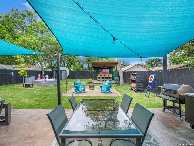 211 W LUBBOCK ST, San Antonio, TX 78204