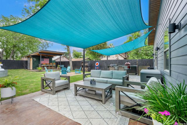 211 W LUBBOCK ST, San Antonio, TX 78204