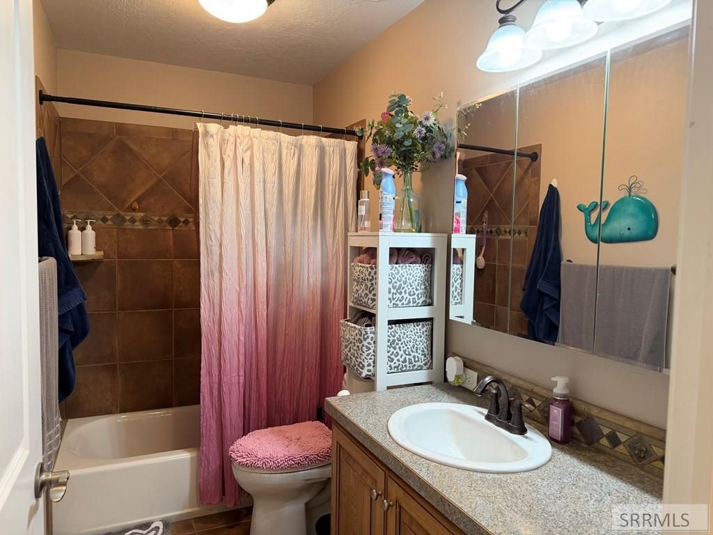 Image 15 of property listing at 586 Gwen Loop, Blackfoot, ID 83221