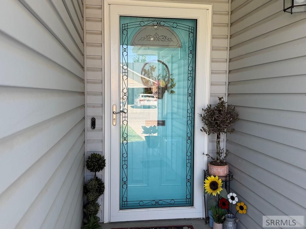 Image 3 of property listing at 586 Gwen Loop, Blackfoot, ID 83221