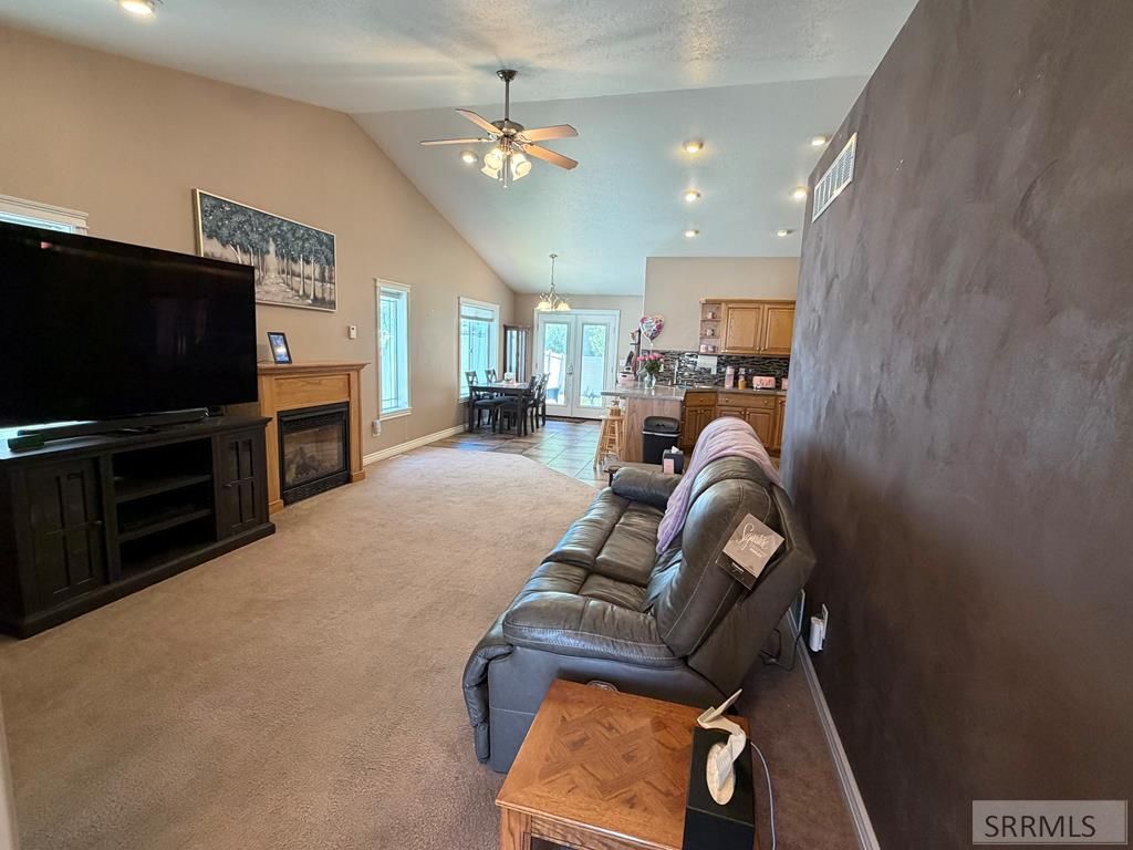 Image 5 of property listing at 586 Gwen Loop, Blackfoot, ID 83221
