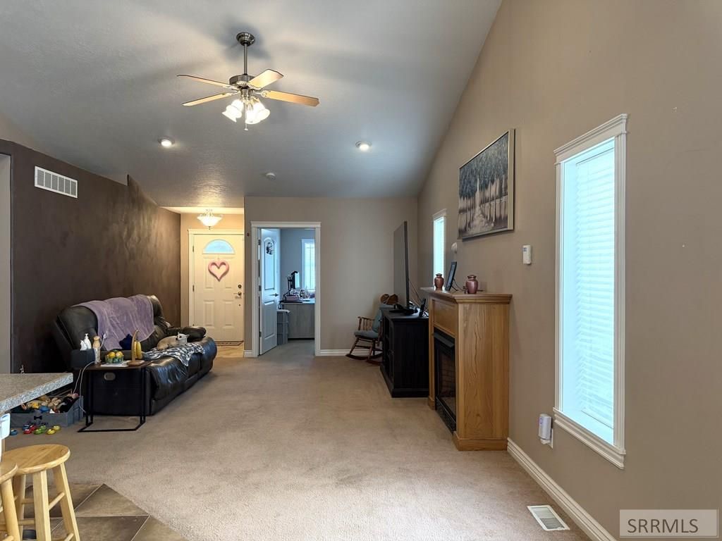 Image 7 of property listing at 586 Gwen Loop, Blackfoot, ID 83221