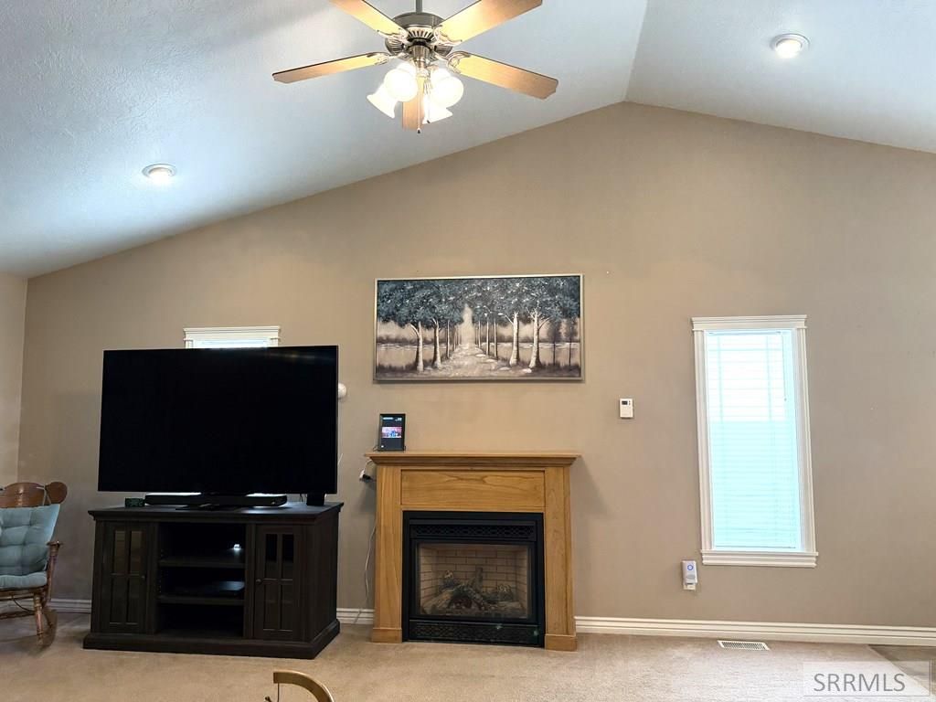 Image 8 of property listing at 586 Gwen Loop, Blackfoot, ID 83221