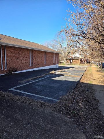 1906 Chippewa Street, St Louis, MO 63118