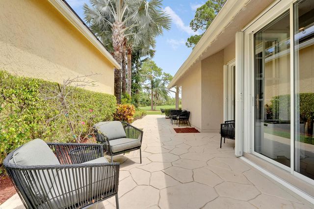 13810 Cross Pointe Court, West Palm Beach, FL 33418