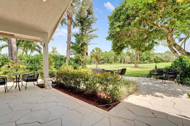 13810 Cross Pointe Court, West Palm Beach, FL 33418