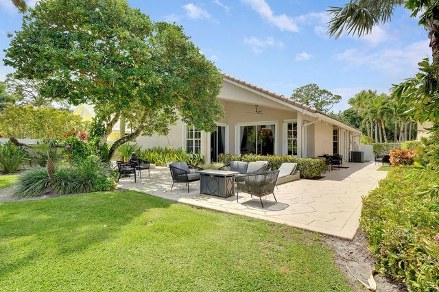 13810 Cross Pointe Court, West Palm Beach, FL 33418