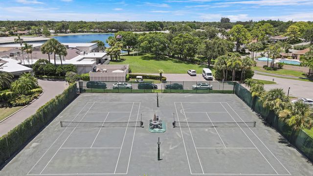 13810 Cross Pointe Court, West Palm Beach, FL 33418