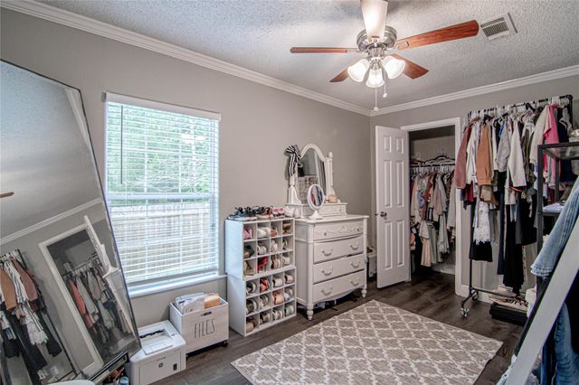 160 Varsity Drive, Huntsville, TX 77340