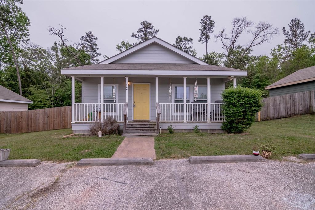 160 Varsity Drive, Huntsville, TX 77340