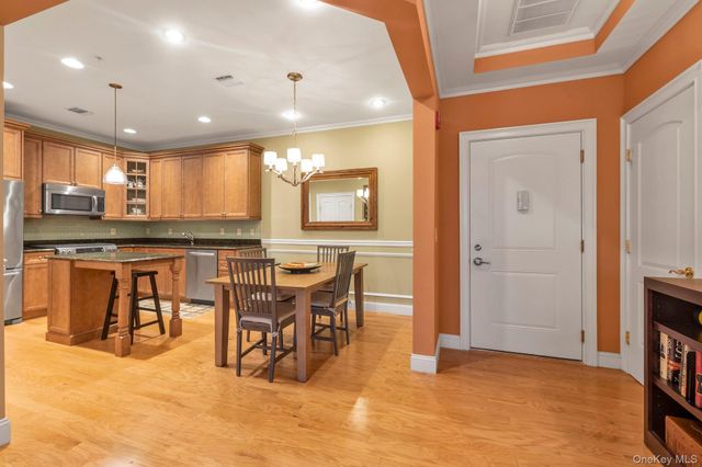 34 Shady Lane, Westbury, NY 11590