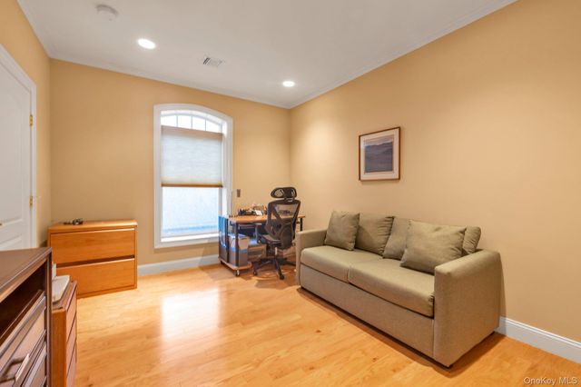 34 Shady Lane, Westbury, NY 11590