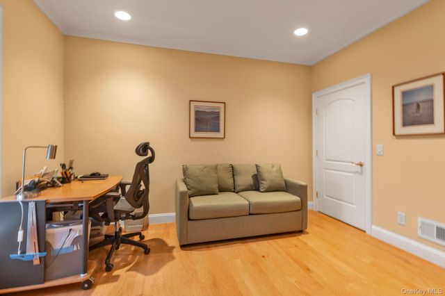 34 Shady Lane, Westbury, NY 11590