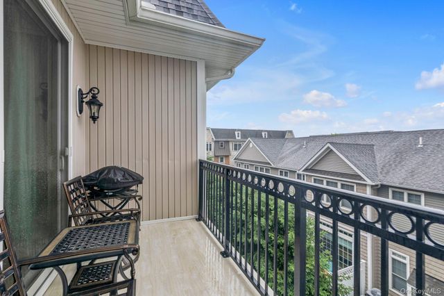 34 Shady Lane, Westbury, NY 11590