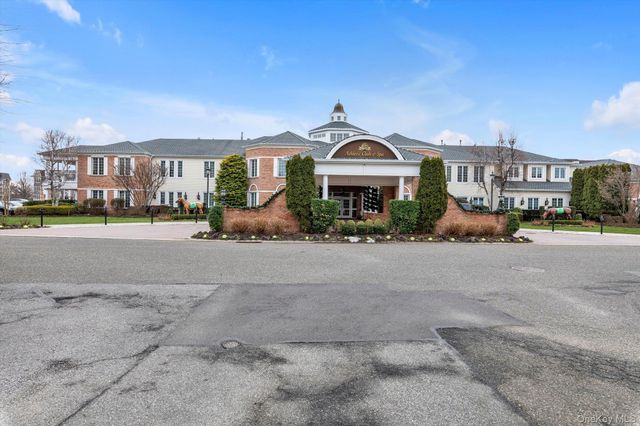 34 Shady Lane, Westbury, NY 11590