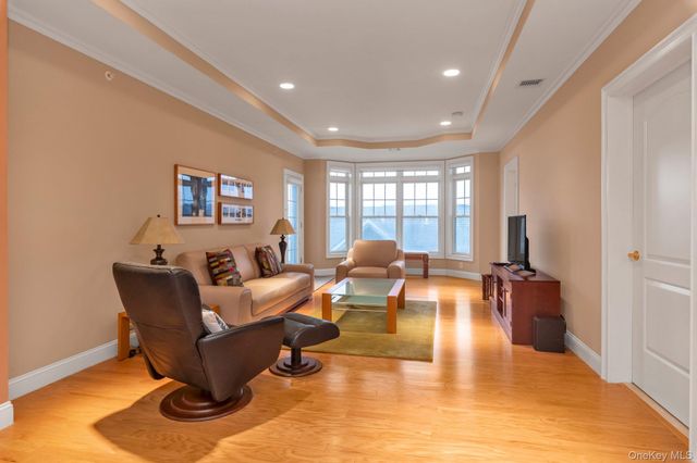 34 Shady Lane, Westbury, NY 11590