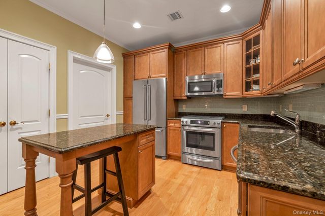 34 Shady Lane, Westbury, NY 11590