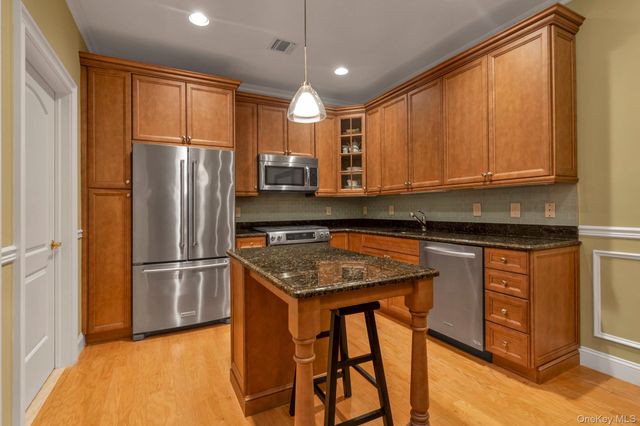 34 Shady Lane, Westbury, NY 11590