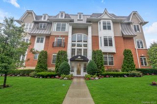 34 Shady Lane, Westbury, NY 11590
