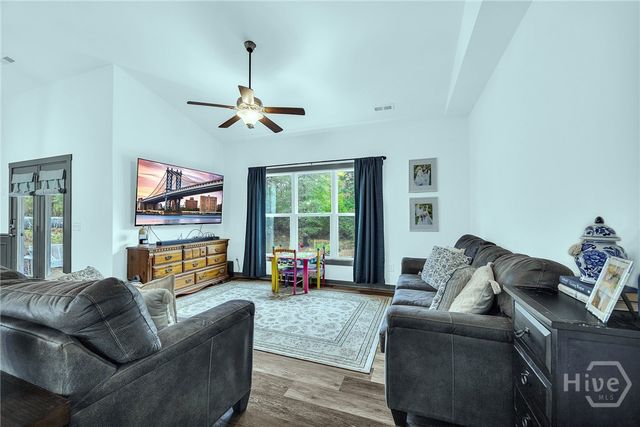 153 N Point Circle, Hartwell, GA 30643