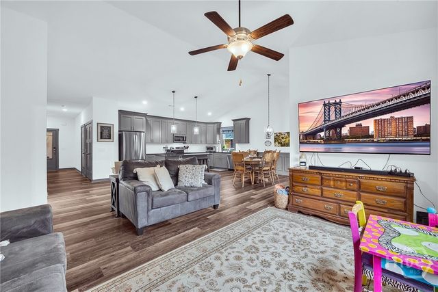 153 N Point Circle, Hartwell, GA 30643