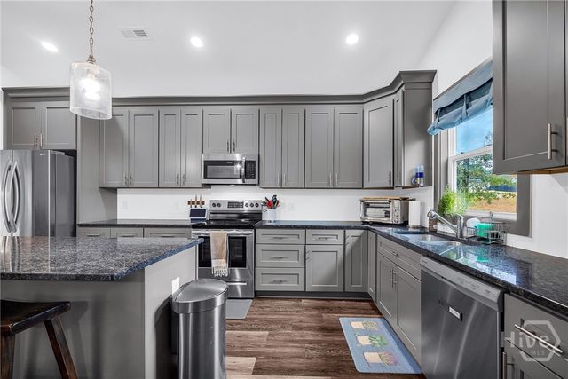 153 N Point Circle, Hartwell, GA 30643