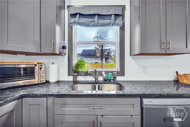 153 N Point Circle, Hartwell, GA 30643