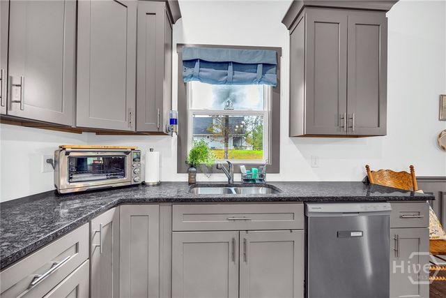 153 N Point Circle, Hartwell, GA 30643