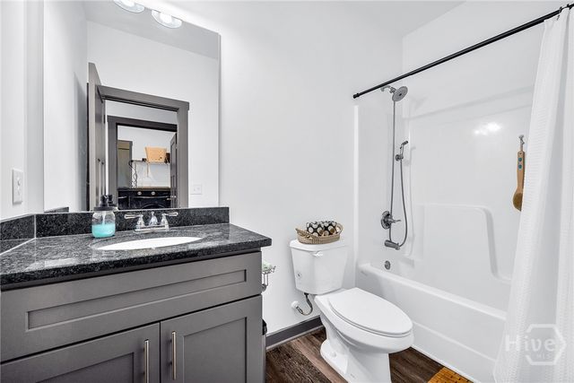 153 N Point Circle, Hartwell, GA 30643