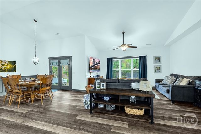 153 N Point Circle, Hartwell, GA 30643