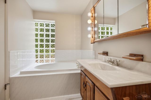 10789 Kinglet Circle, Montgomery, OH 45249