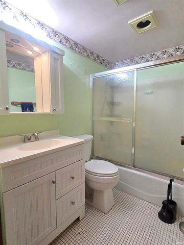 6302 Goshen Road, Fort Wayne, IN 46818