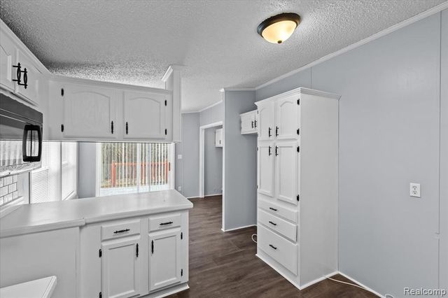 28289 Spruce St., Flat Rock, MI 48134