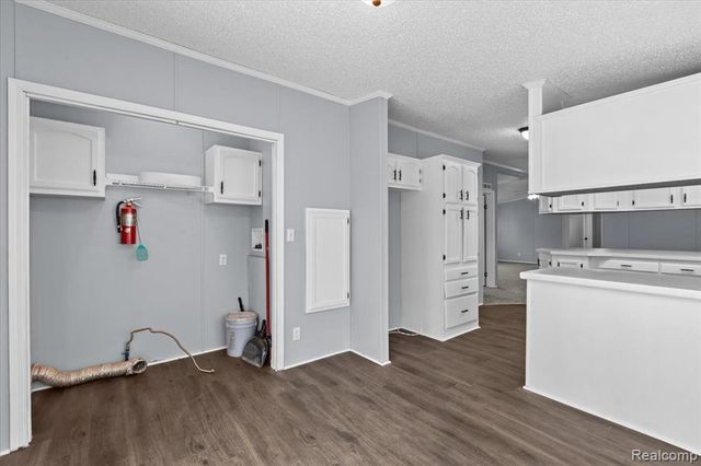 28289 Spruce St., Flat Rock, MI 48134