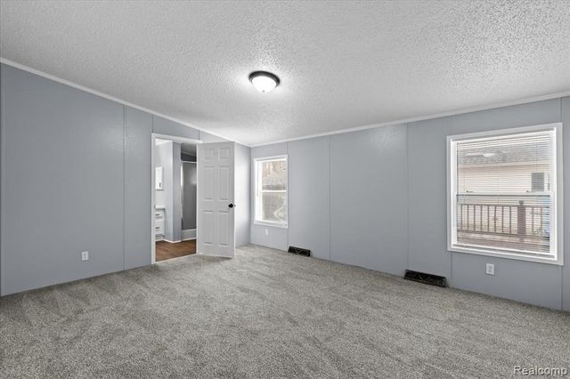 28289 Spruce St., Flat Rock, MI 48134