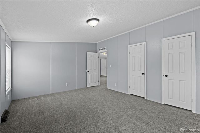 28289 Spruce St., Flat Rock, MI 48134