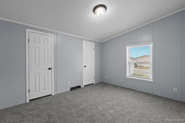 28289 Spruce St., Flat Rock, MI 48134