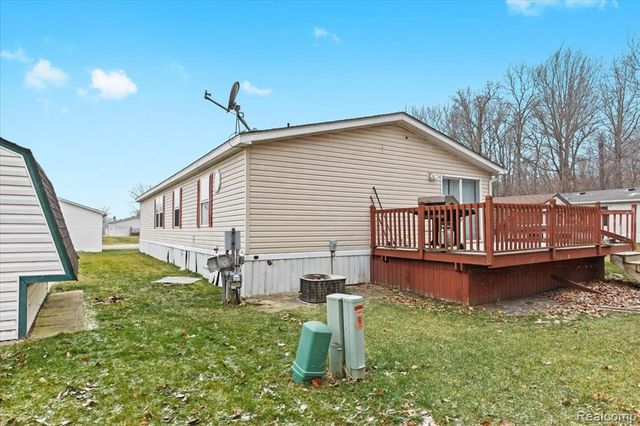 28289 Spruce St., Flat Rock, MI 48134