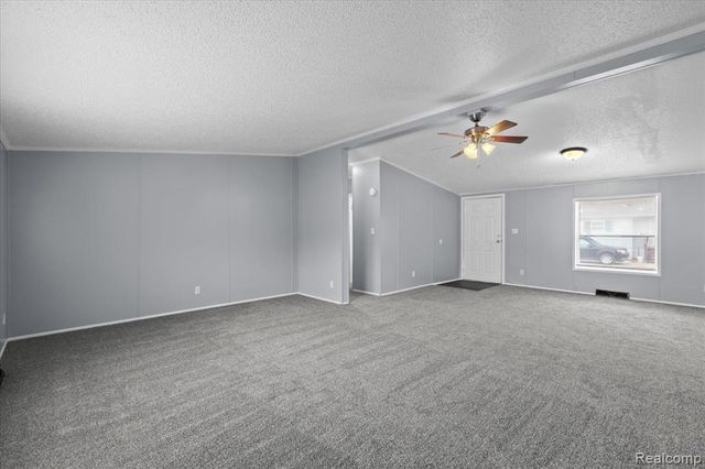 28289 Spruce St., Flat Rock, MI 48134