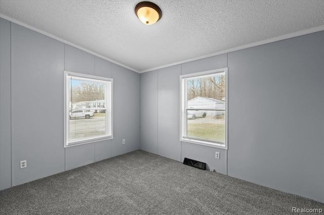 28289 Spruce St., Flat Rock, MI 48134