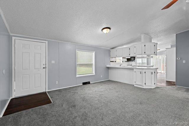 28289 Spruce St., Flat Rock, MI 48134