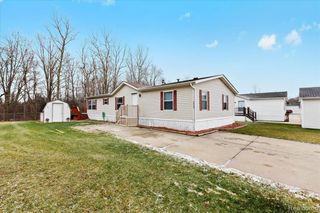 28289 Spruce St., Flat Rock, MI 48134