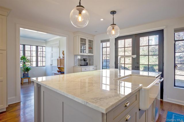 1 W Winding Road, Poughkeepsie, NY 12601