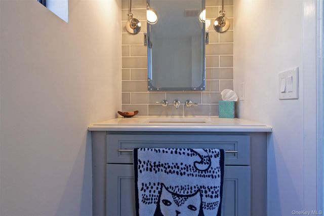 1 W Winding Road, Poughkeepsie, NY 12601