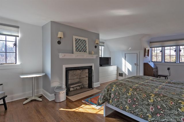 1 W Winding Road, Poughkeepsie, NY 12601