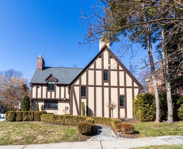 1 W Winding Road, Poughkeepsie, NY 12601